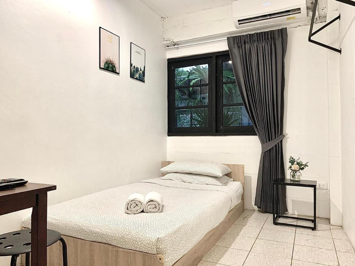 Gfeel Hostel Bangkok Exterior foto
